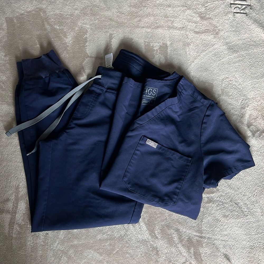 FIGS Scrub Set